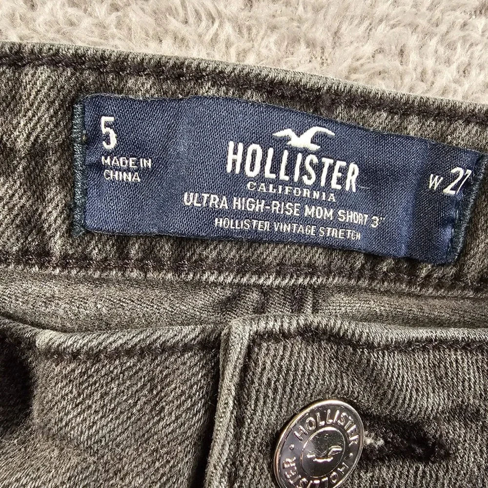 Hollister Ultra High-Rise Mom Short Black Frayed Denim 5 W27 Vintage Stretch